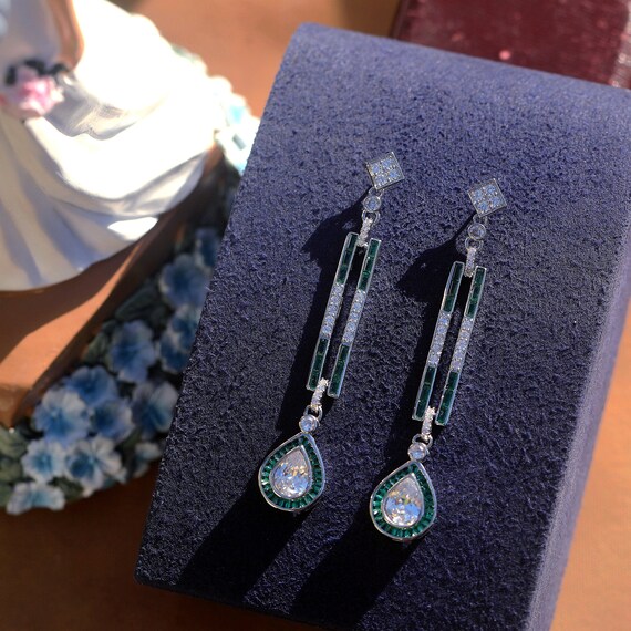 Boucles D'oreilles Longues Style Art Déco Avec CZ Vert - Clous Pendants Argenté, Neuves