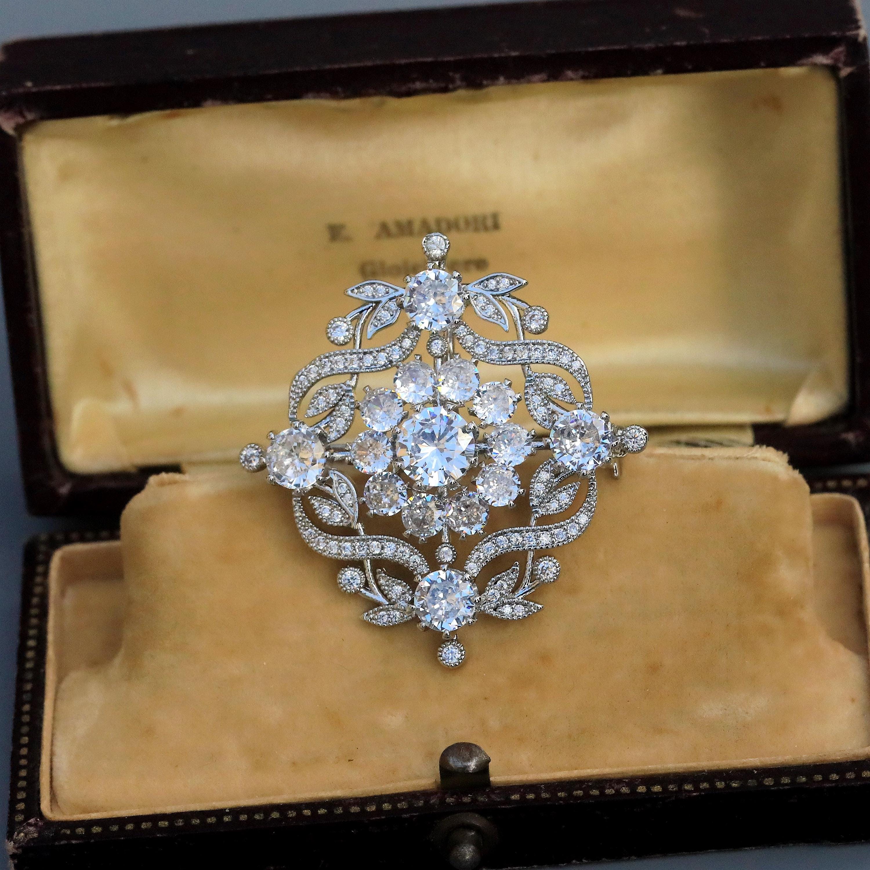 Collier Pendentif Broche Rectangle Style Belle Époque Avec CZ Blanc Rhodié - Modèle SC31