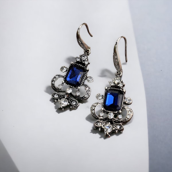 Boucles d'Oreilles Belle Epoque Haak Argenté Serti CZ Chanderlier Strass Bleu Marine Vintage Style jaren 1920 Mariage