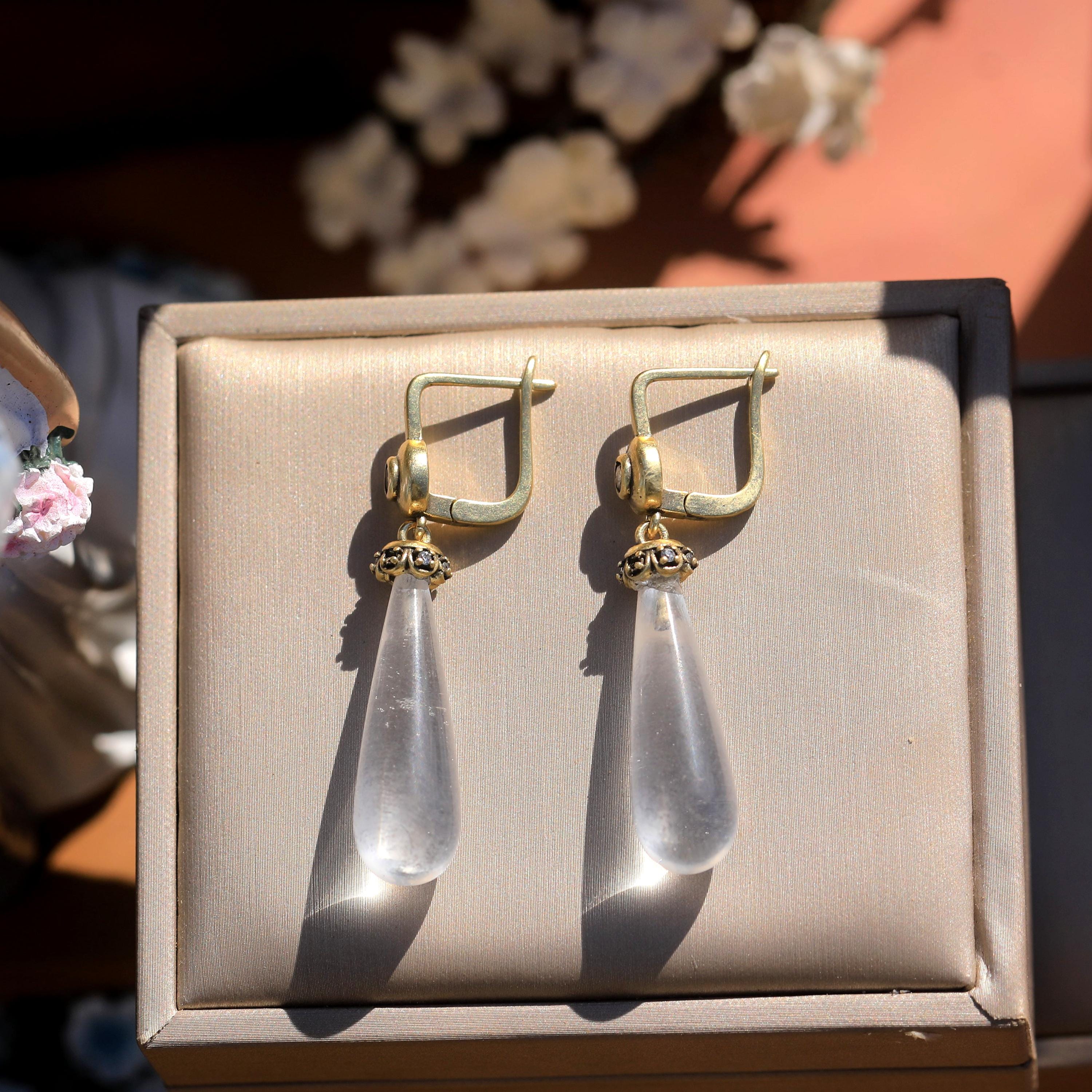 Boucles D'Oreilles Dormeuses Argentées Carrées Avec CZ Blanc - Style Rétro Belle Epoque
