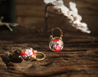 Boucle d'oreille strass-déco fleur rouge Boucle d'oreille strass-déco fleur rouge