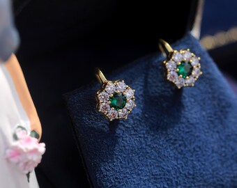 Boucles d'oreilles créoles à fleurs fraiches vert sauge, blanc et or - Mes tites lilis