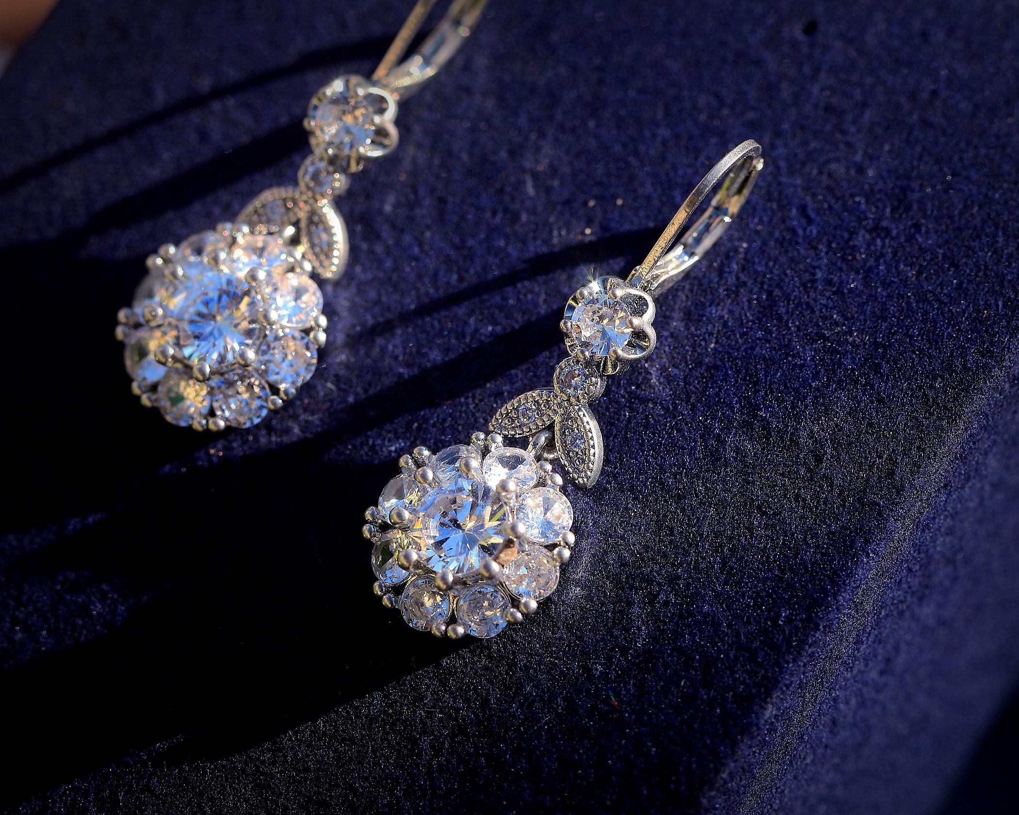 Boucles D'oreilles Pendantes Filigrane Pompon - Serties De CZ, Laiton, Style Belle Epoque