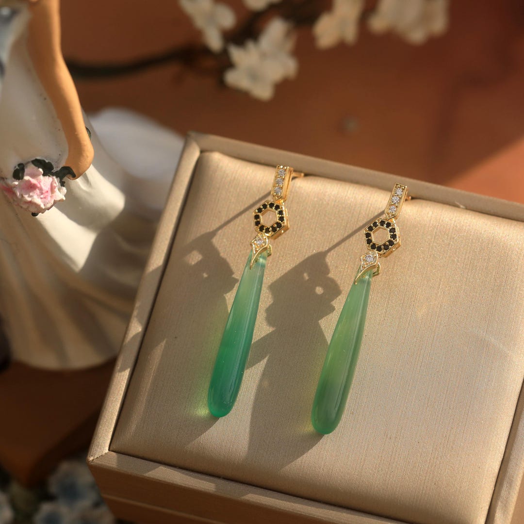 Grandes Boucles D'oreilles Dormeuses Rondes Dorées - Agate Verte, Style Rétro