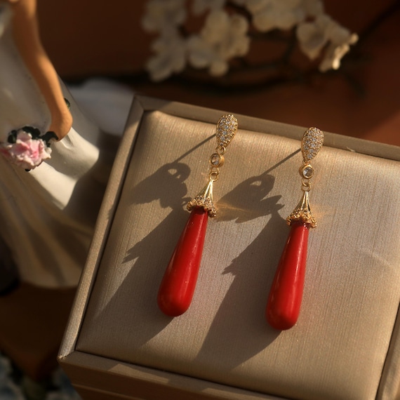 Boucles d'oreilles Clous Doré avec CZ Perle de Nacre Goutte Longue Rouge Mariage Minimaliste Vintage Style Plaqué Or