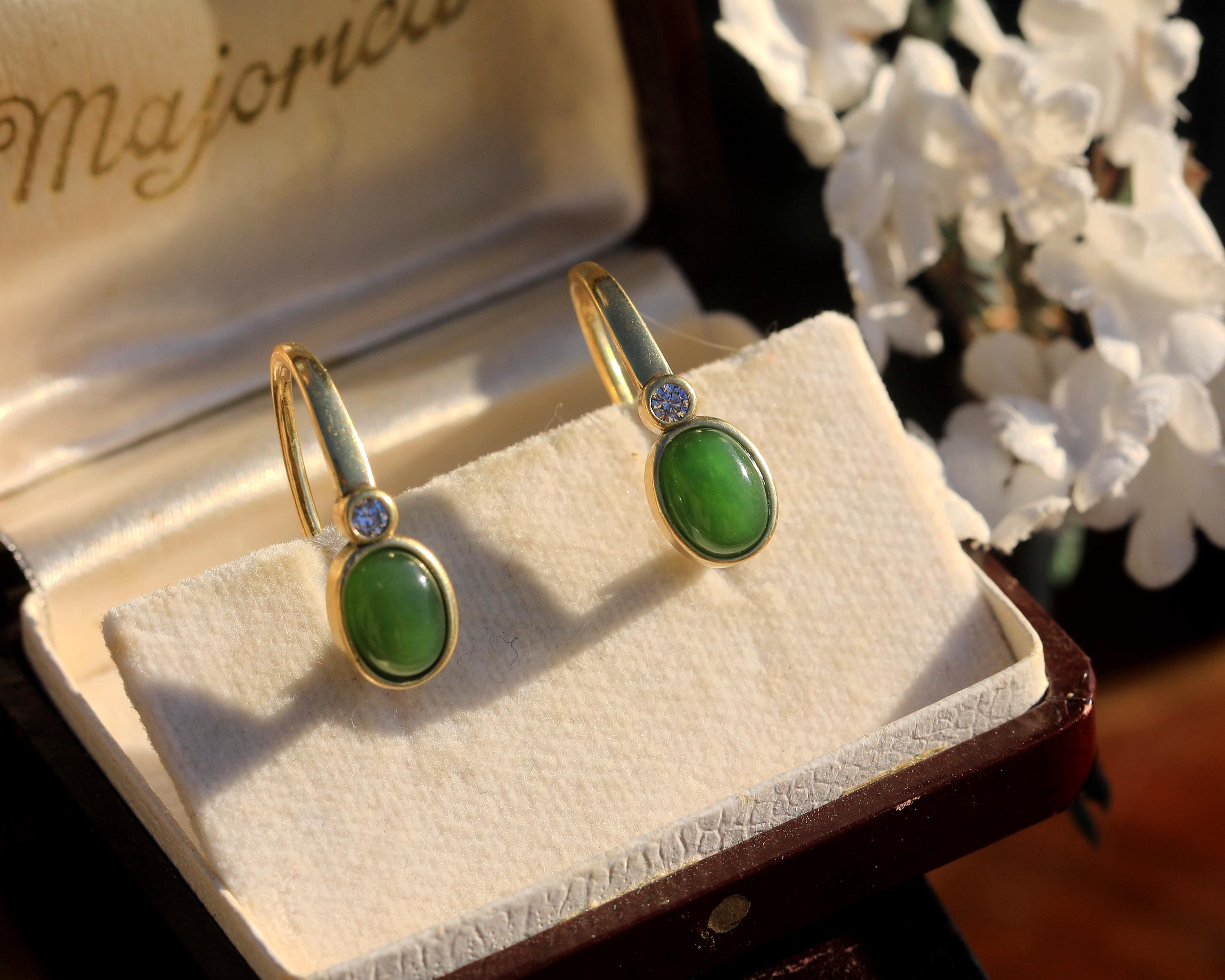 Boucles D'oreilles Dormeuses Art Déco Doré Avec Jade Vert Et CZ - Style Années 1920