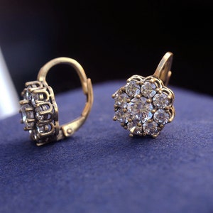 Superbe Boucles d'oreilles Art Déco Dormeuses Doré Antique Rond Floral Serti de CZ Blanc Vert Bleu Rose Vintage Style 1920s Mariage Léger