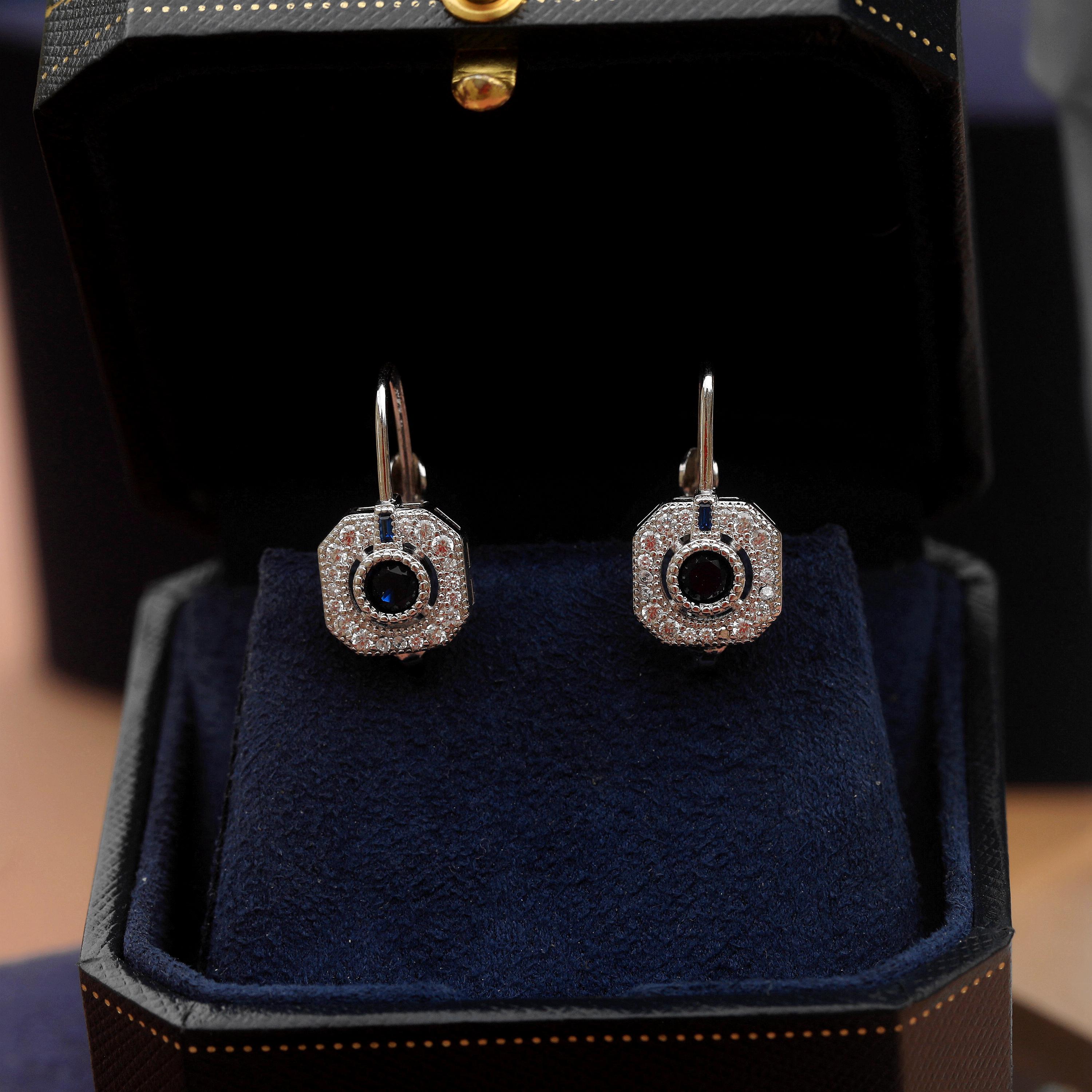 Boucles D'oreilles Dormeuses Argentées Style Art Déco, Motif Rectangle Avec CZ Blanc Et Vert - SC1
