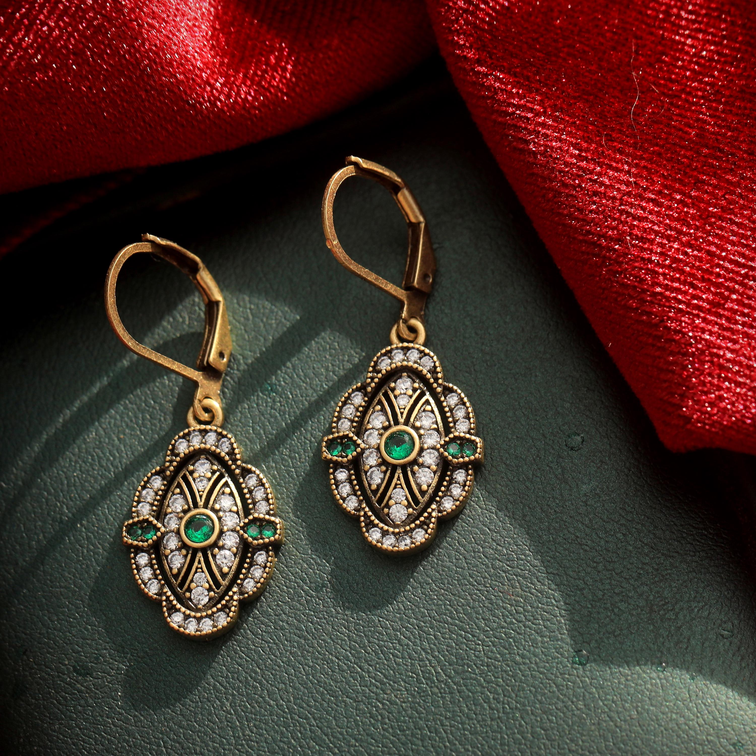 Boucles D'oreilles Dormeuses Puces Dorées Ovales - Serti CZ Vert Style Art Déco - Neuf