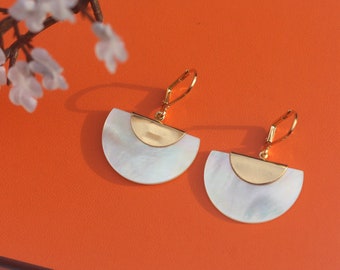 Boucles d'oreilles Art déco demi-cercle dormeuse dormeuse nacre véritable Blanche Lune Bateau Simple Mariage Plaqué Or 14 carats style vintage