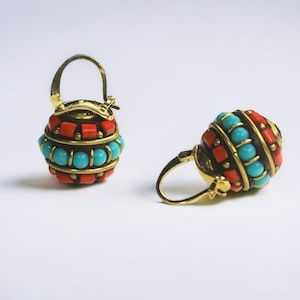 Boucles d&#39;oreilles Dormeuses Lever Back Doré Perle Métallique Tribal Tibétain Bouddhique Rouge Türkis Oder Plaqué