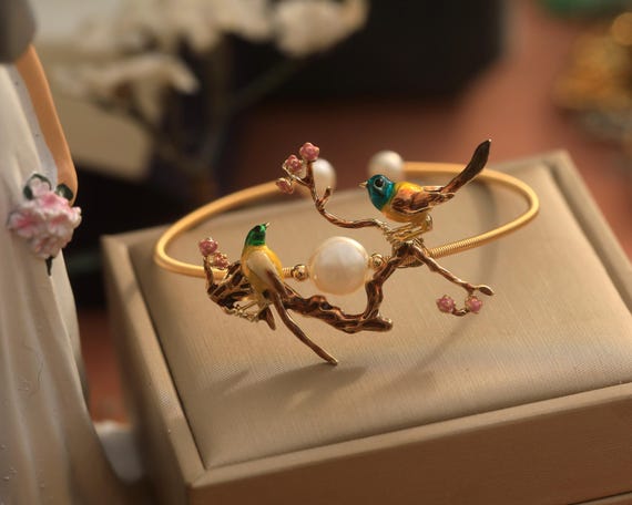 Bracelet Jonc Ouvert Réglable Oiseau Arbre Email Vert Rose Petit Gros Poignet Un Rang Vraie Perle Baroque Blanc Ficelé Mariage Or Plaqué 14K