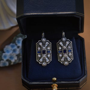 Boucles d'Oreilles Dormeuses Art Déco Argenté Antique Géométrique Strass Baguette Bleu Saphir Mariage Vintage Style 1920s Great Gatsby
