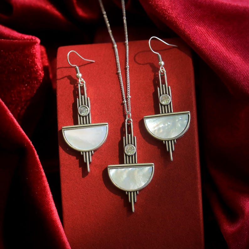 Boucles d'oreille Art Deco Crochet Clip on Rectangle Demi Cercle Serti CZ Blanc Chandelier Nacre Blanche Vintage Style Légères Plaqué Or image 17