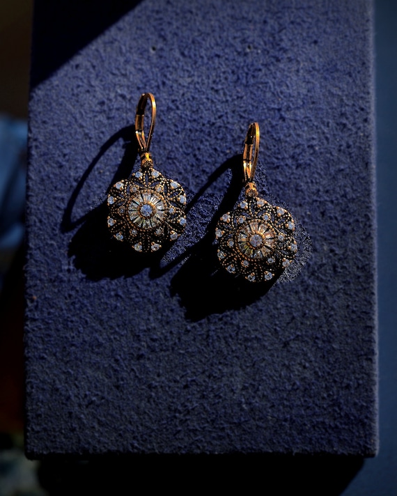Boucles D'oreilles Dormeuses Plaqué Or Avec Zircon - Superbe Paire Occasion - Bijou élégant