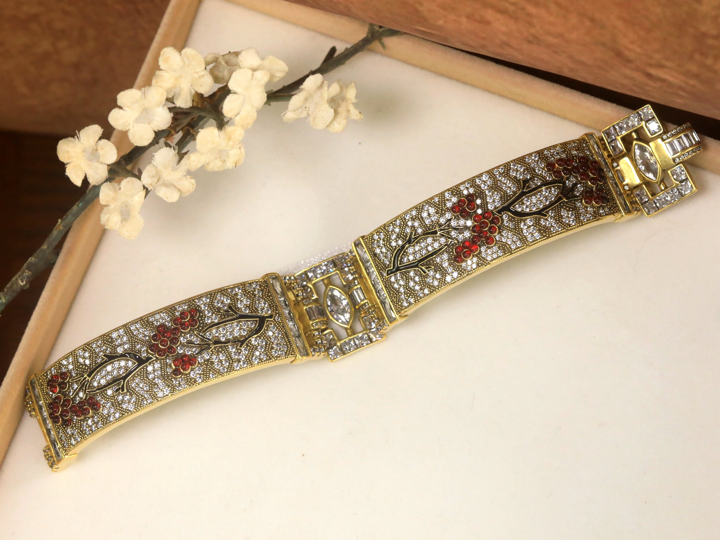 Bracelet Rigide Vintage Couleur Or Et Résine Noire - Modèle 359, Ouverture Pratique