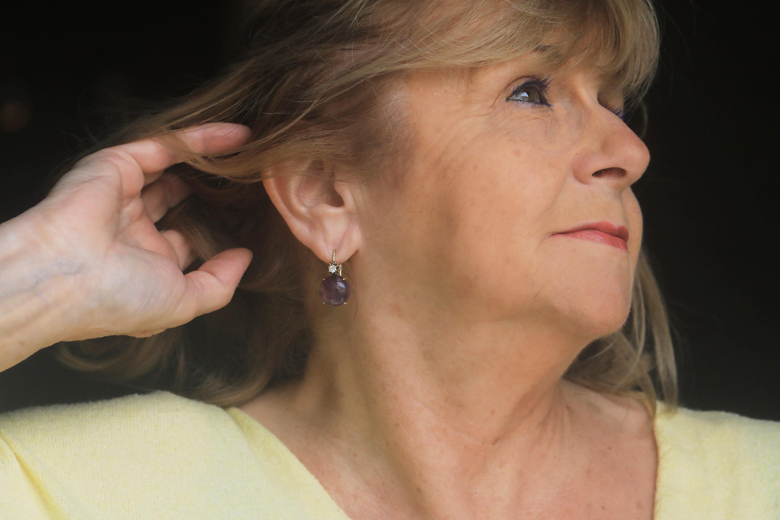 Boucles D'oreilles Dormeuses Dorées Serti CZ Bleu Et Améthyste - Fantaisie, Laiton, France