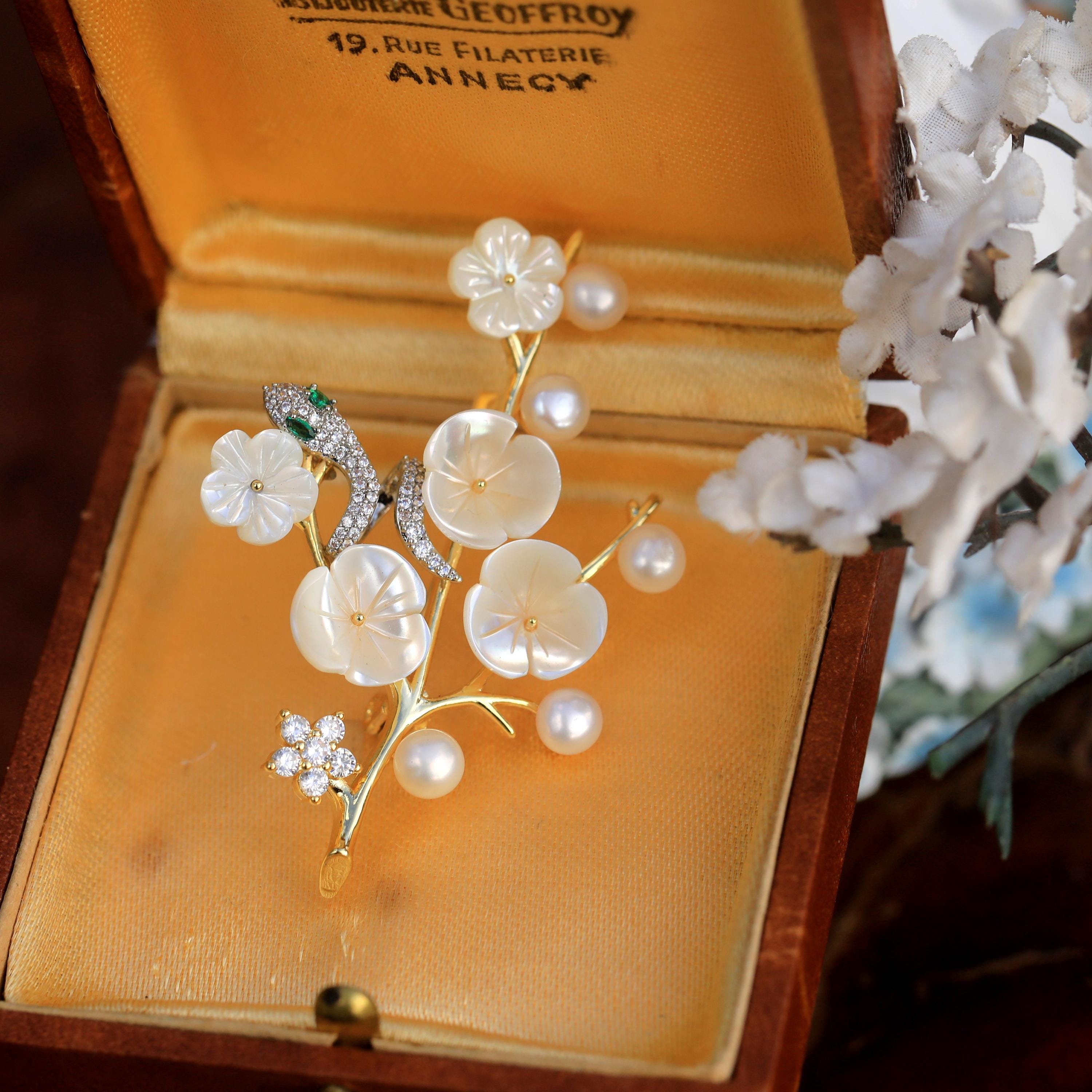 Broche YSL originale et vintage en métal argenté, Ann