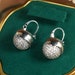 Boucles D'oreilles Dormeuses Argentées Style Art Déco - Motif Feuille Avec CZ Blanc