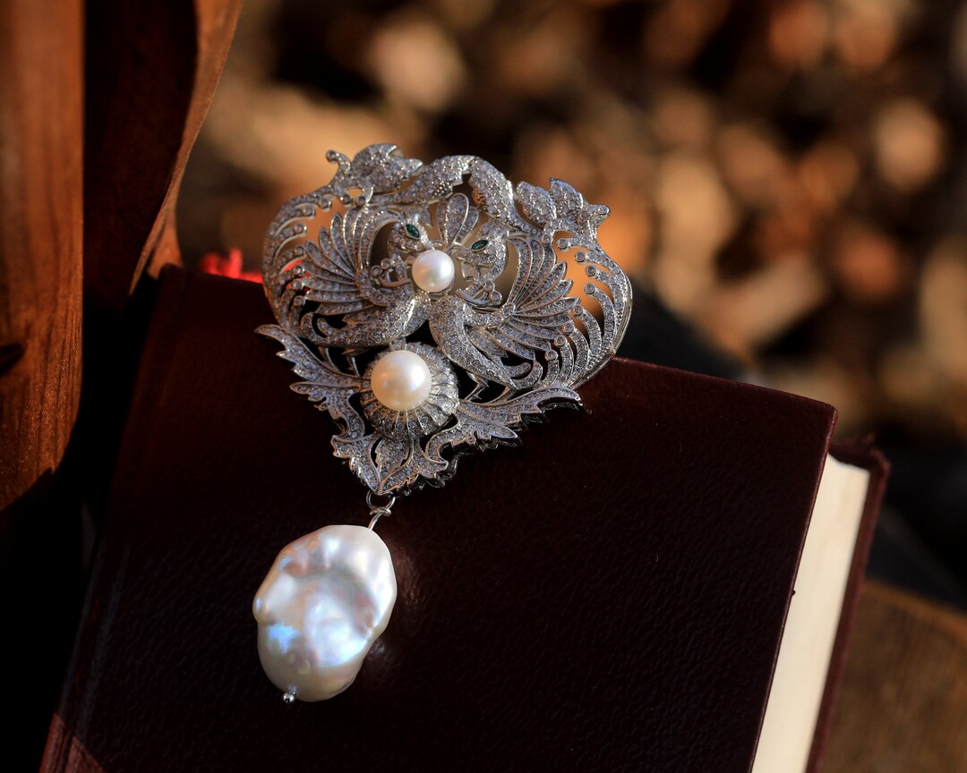 Broche/Pendentif Art Nouveau Feuille Verte Avec Perle Baroque Blanche - Style Vintage - NEUF