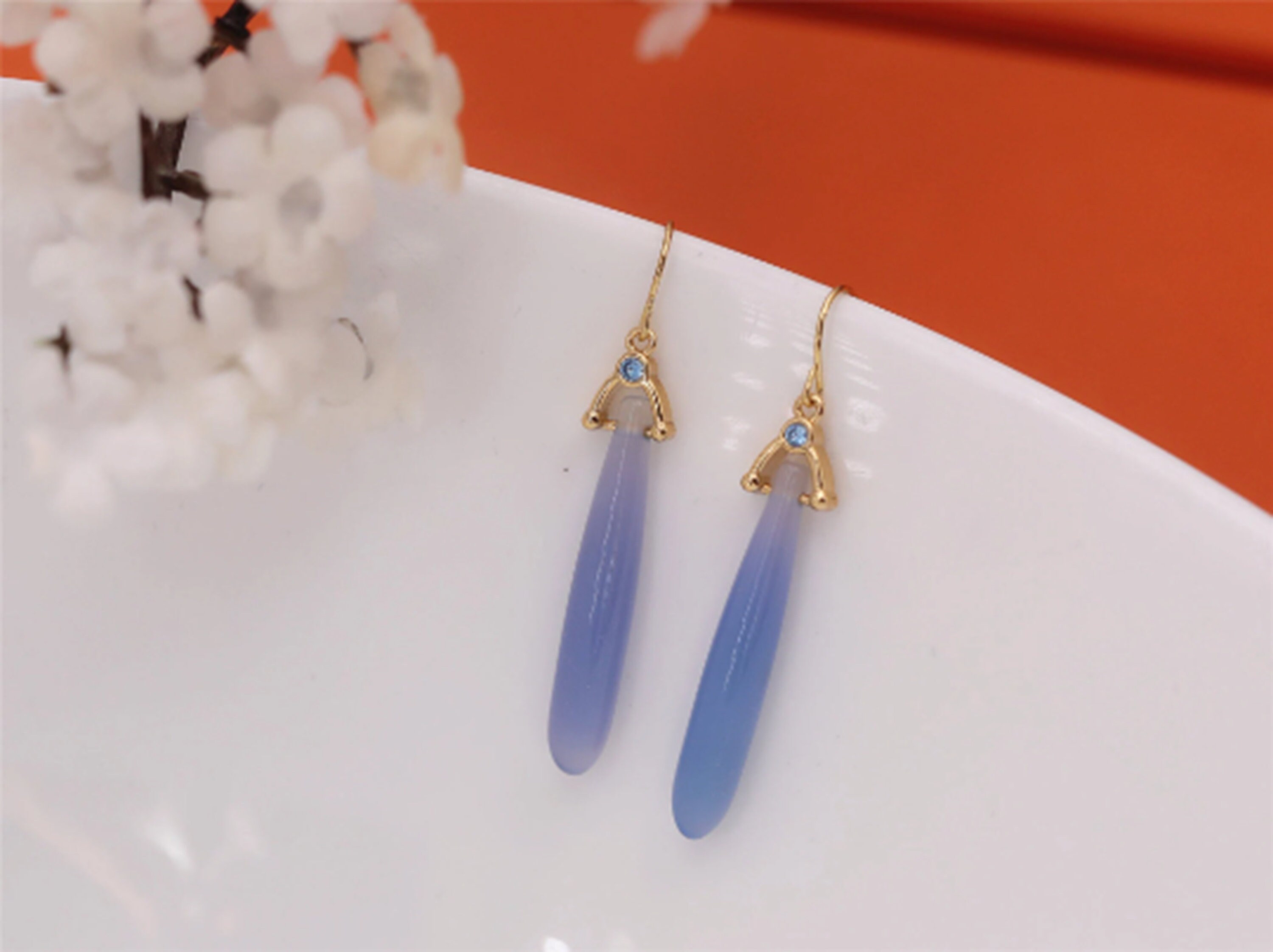 Boucles D'oreilles Crochet Doré Avec Strass Vert Triangle Et Blanc - Art Déco EH7