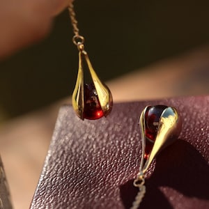 Boucles d'oreilles Clous Long Doré Argenté Linéaire Goutte Pétale de Fleur Perle CZ Rouge Rubis Grenat 12 mm Vintage Style Mariage Plaqué Oder
