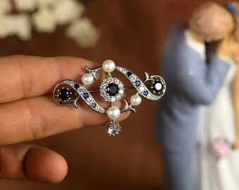 Broche Argentée Avec Nœud, Perle Baroque Et CZ Vert - Style Vintage Belle Époque - Neuf