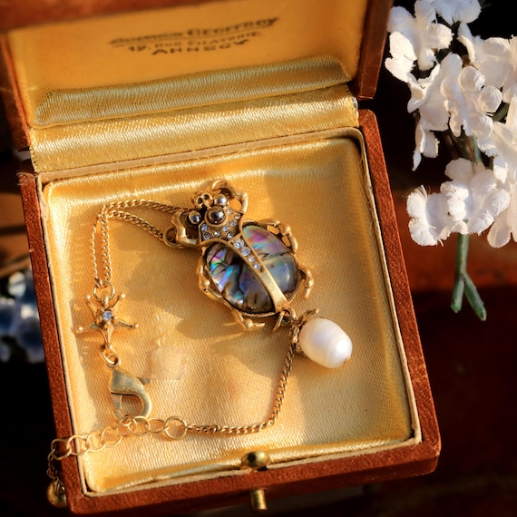 Bracelet Art Déco Doré Gothique Insecte Scarabée Coléoptère Etoile Perle de culture Blanche Baroque Tête de Mort Vintage Style Mariage