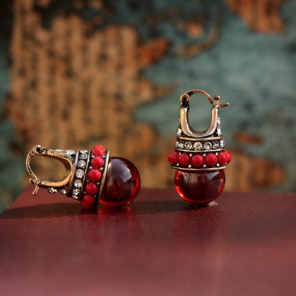Boucles d'Oreilles Art Déco Dormeuses Lever-back Doré Perle en CZ ou Résine Rouge Motif Ambre Mini perle Rouge Tribal Vintage Style 1920s
