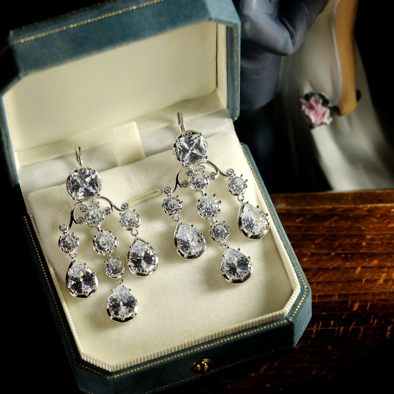 Boucles D'oreilles Fantaisie Argenté Style Chandelier éventail Avec CZ Vert - Neuf Sans Emballage