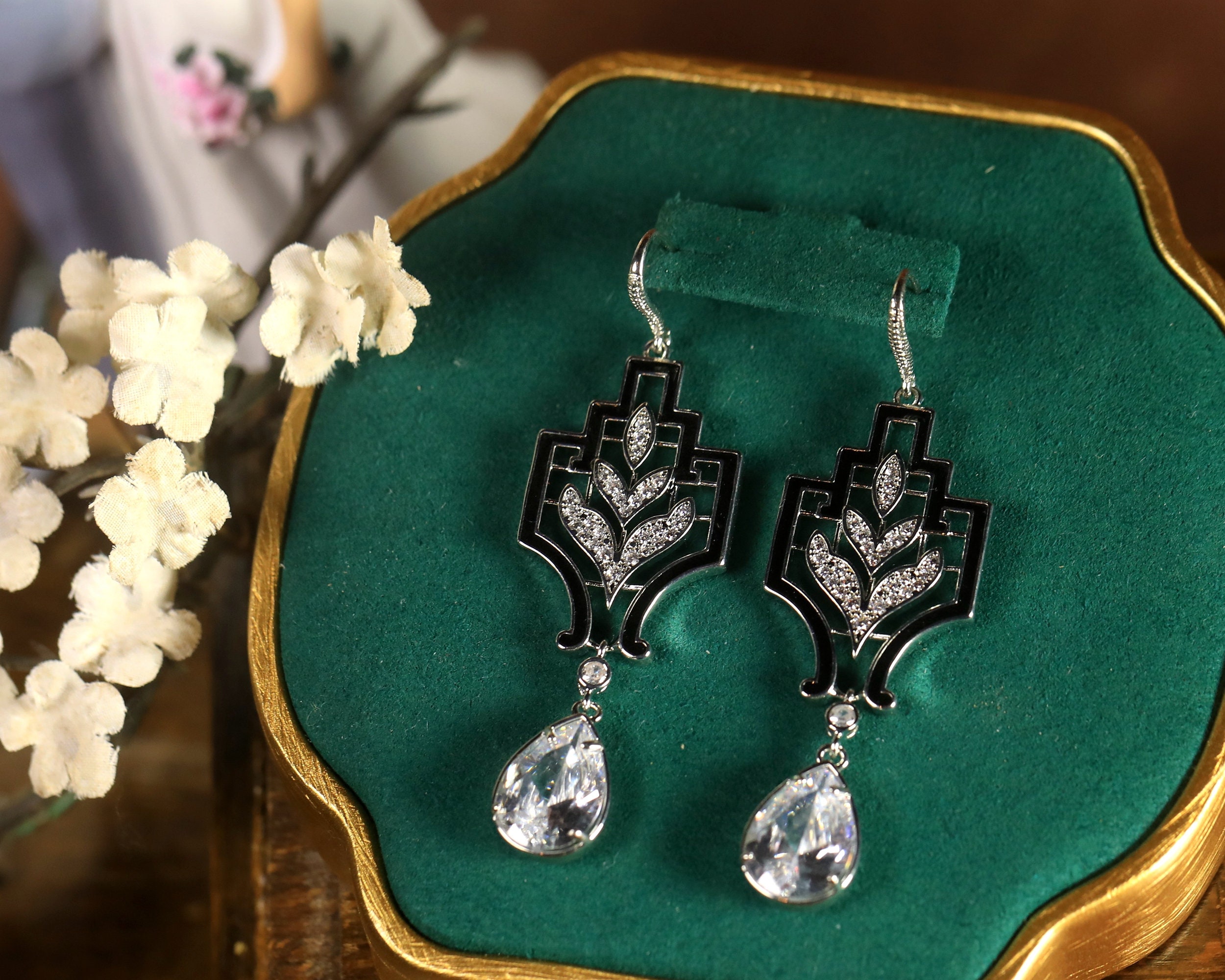 Boucles D'oreille Art Deco Crochet Clip on Rectangle Demi Cercle Serti CZ Blanc Chandelier Nacre Grise Vintage Style Légères Plaqué Or