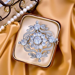 Broche Ancienne Années 1900 - Jeune Femme - Diamètre Environ 2,7 Cm - Bijou Vintage