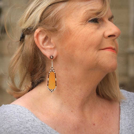 Boucles D'oreilles Longues Clous Dorés - Jade Sculpté Orange Floral émail Marron - Modèle SB2