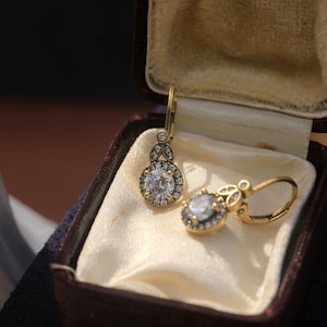 Boucles d'oreilles Doré Petit Dormeuses Rond Floral Feuille CZ Blanc Discret Laiton Vermeil Sterling Argent 925 Vintage Style 1900s Légère