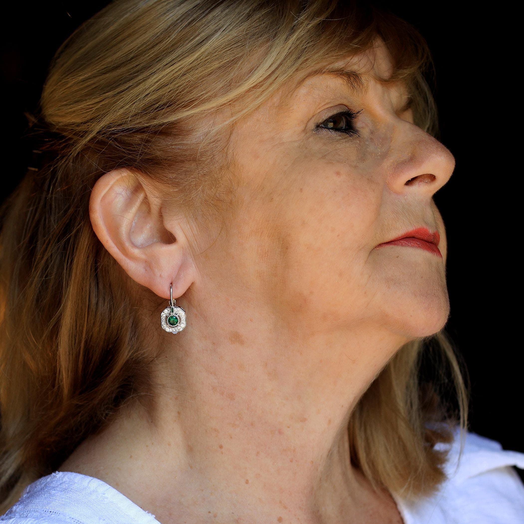 Boucles D'oreilles Dormeuses Argentées Style Art Déco Avec CZ Bleu Pâle - Création Unique Et élégante