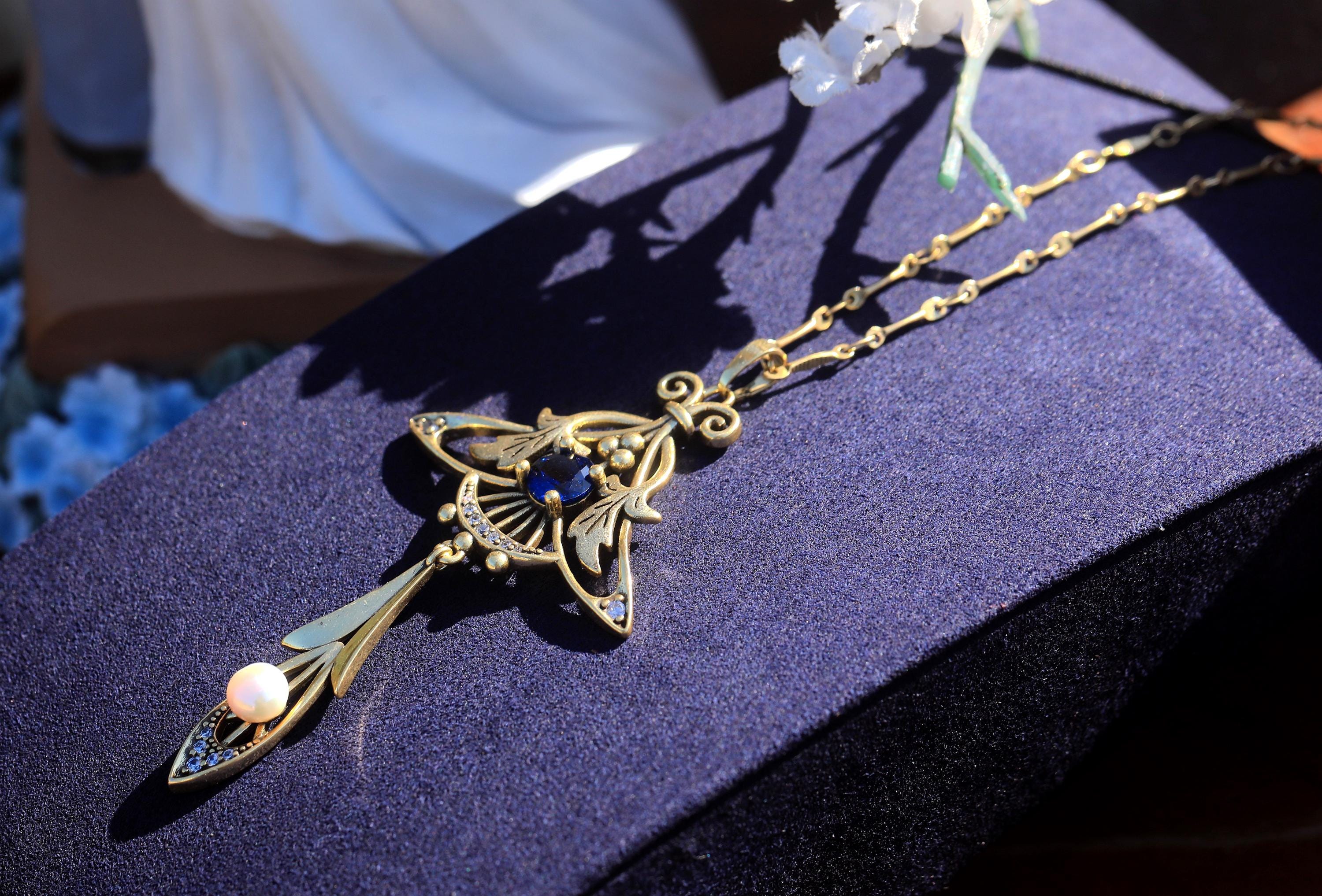 Collier Pendentif Doré Vieilli - Forme Branche Feuille Avec CZ Violet Et Perle - Neuf
