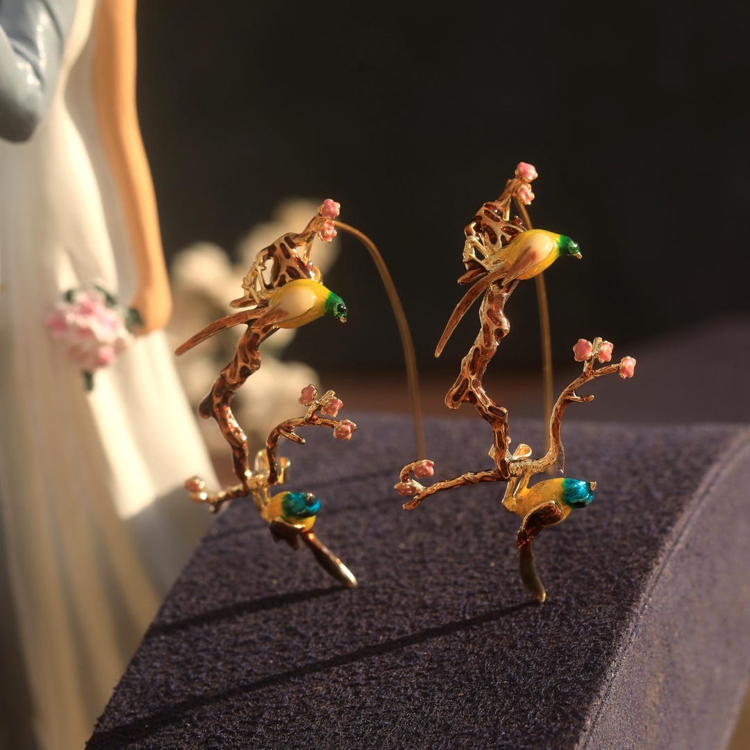 Boucles D'oreilles Oiseau Sur Branche De Prunier - Émail Rose - Neuf Sans Emballage