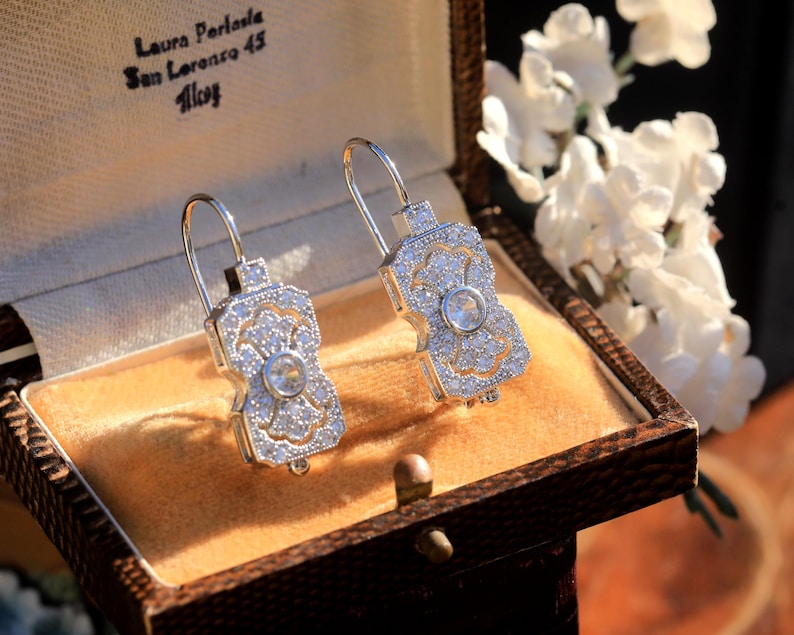 Boucles D'oreilles Fantaisie Argenté Style Chandelier éventail Avec CZ Vert - Neuf Sans Emballage
