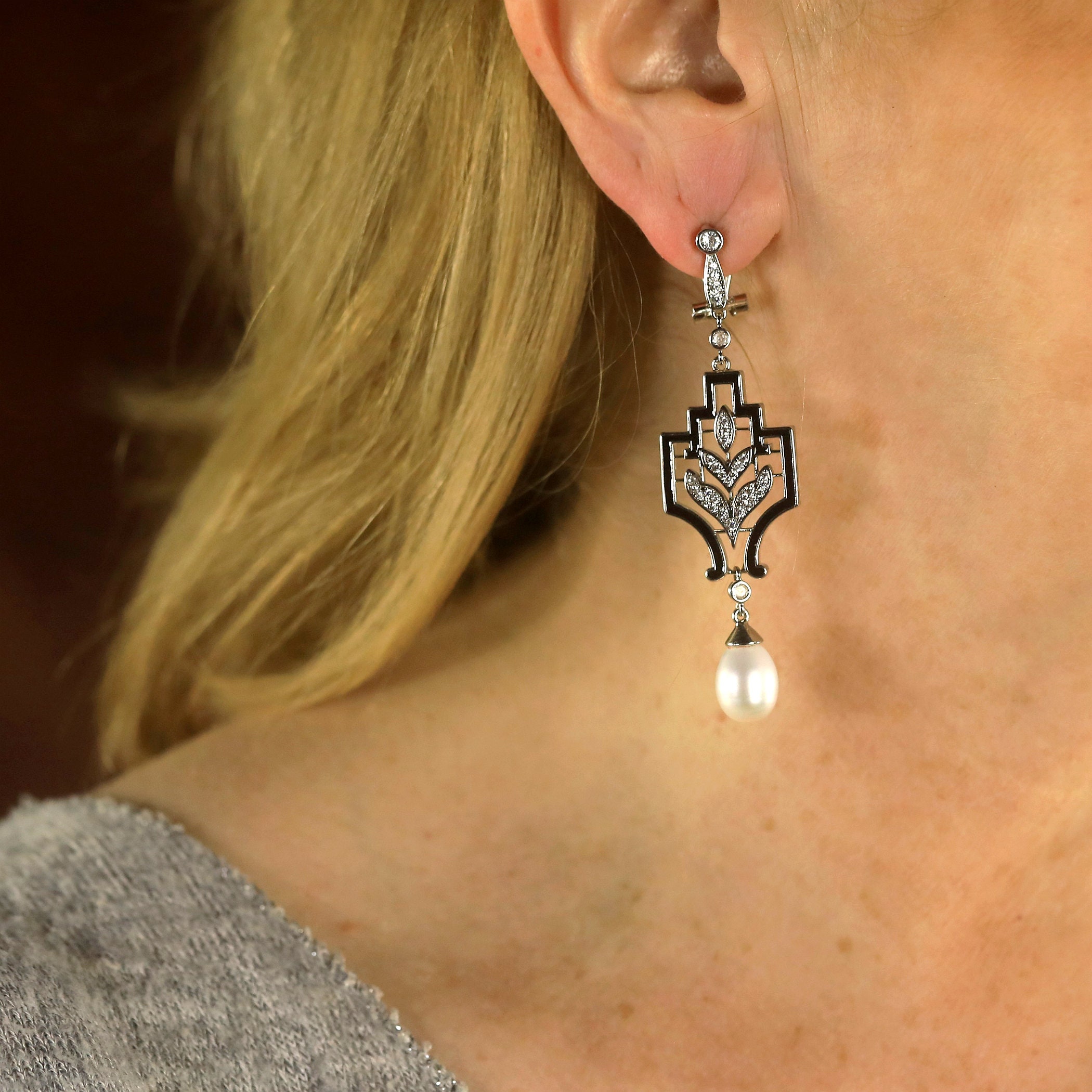 Boucles D'oreilles Art Déco Clip En Argenté Avec Email Et Agate Noire - Pendantes Fantaisie, Style Rétro Et élégant