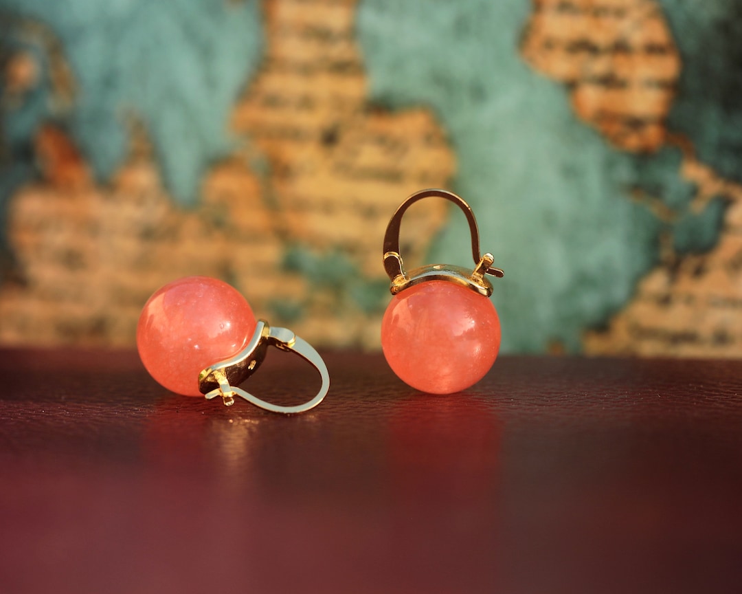Boucles D'oreilles Dormeuses Argentées à Mini Perle Blanche – Fait Main