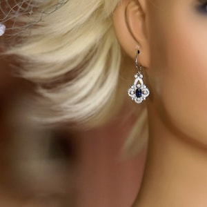 Boucle d'Oreille Hypoallergenisk Virkad Argent Massif 925 Argenté CZ Belle Epoque Petite Goute Blommor Trèfle Bleu Marine Mariage bild 1