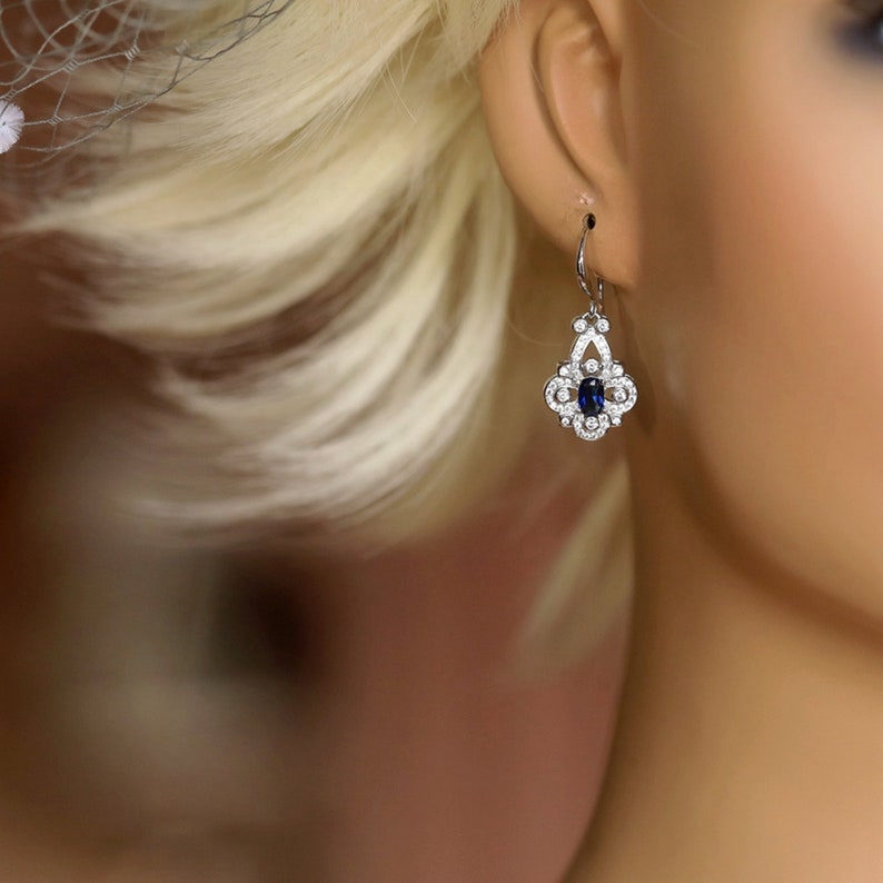 Boucle d'Oreille Hypoallergenisk Virkad Argent Massif 925 Argenté CZ Belle Epoque Petite Goute Blommor Trèfle Bleu Marine Mariage bild 1