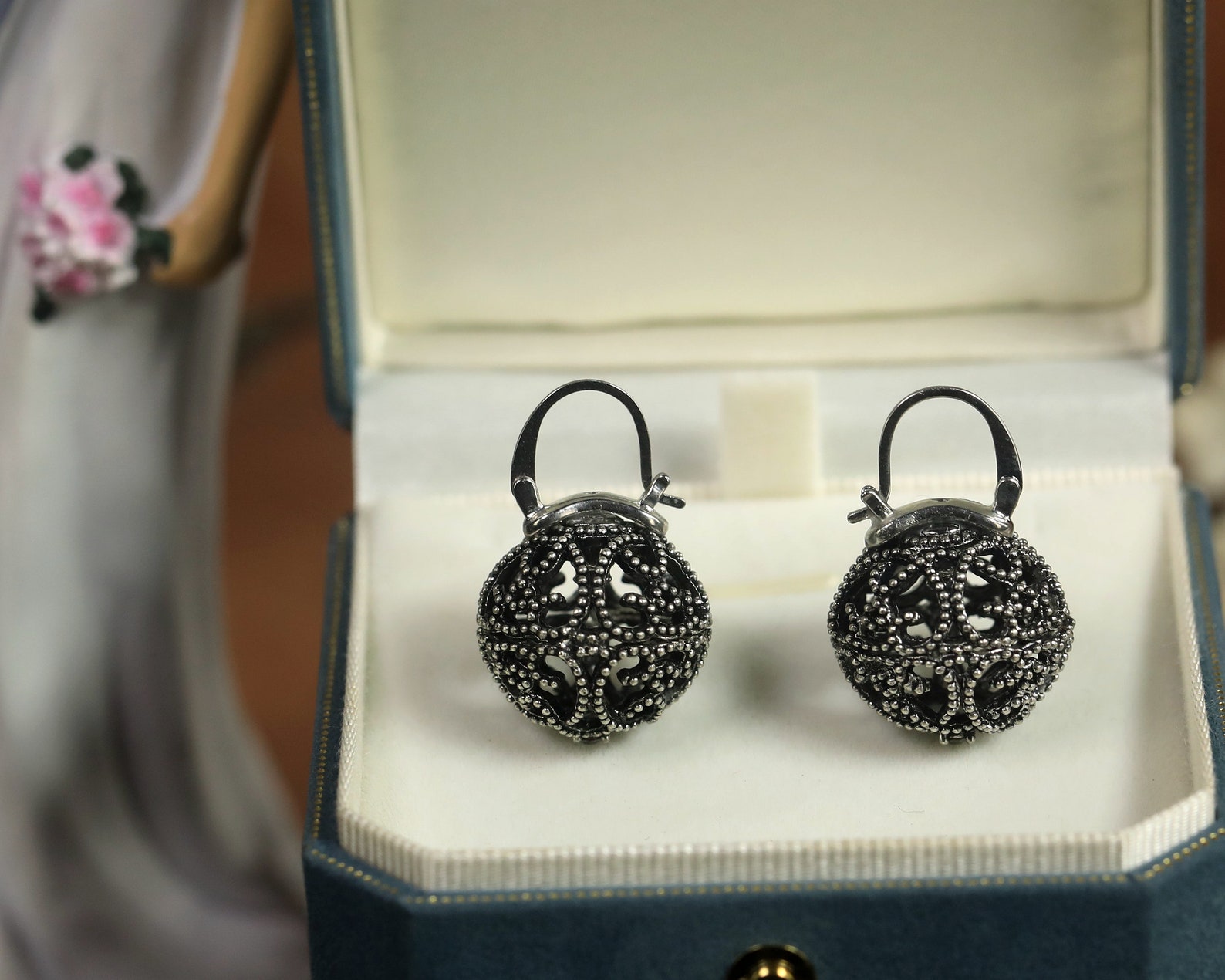 Boucles D'oreilles Vintage Argentées – Perles Trembleuses, Occasion Bon état