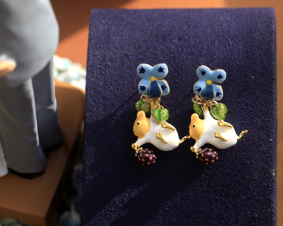Boucles d'Oreilles Art Nouveau Clous Petite Fleur Feuille Doré Animal Souris Email Bleu Vert Blanc Jaune Vintage Style