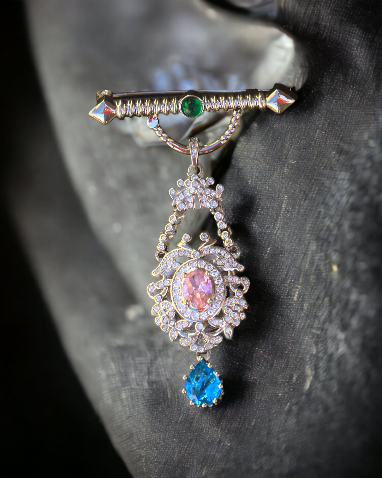 Broche Vintage Florale à Cristaux CZ Vert - Style Belle Époque - Neuf Sans Emballage