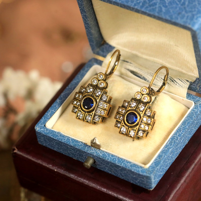 Boucles d'oreilles Art Déco Légères Argenté Doré Antique Dormeuse Lever Back Floral 1920s Serti de CZ Bleu Saphir Vintage Style Mariage Gold