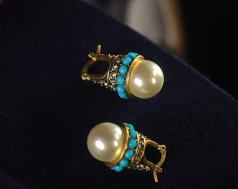 Boucles D’oreilles Dormeuses Dorées – Perle Blanche Et Turquoise