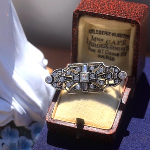 Superbe Broche Art Déco Argenté Géométrique Ovale Ovale Strass Blanc Vert Emeraude Great Gatsby 1920s Vintage Style Mariage