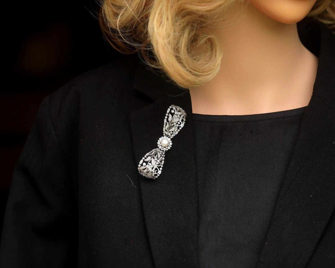 Broche Nœud Papillon Dentelle - Serti CZ Blanc - Style Vintage Rhodié - Neuf Sans Emballage