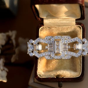 Superbe Broche Art Déco Argenté Géométrique Rectangle Serti CZ Blanc Vert Emeraude Great Gatsby 1920s Vintage Style Mariage